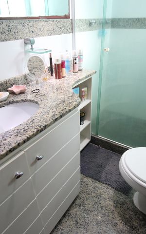 Casa de condomínio à venda com 215m², 4 quartos e 2 vagasBanheiro social
