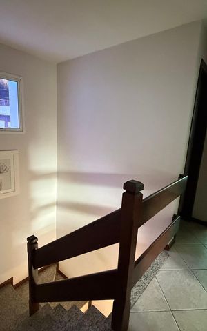 Casa de condomínio à venda com 215m², 4 quartos e 2 vagas Casa de condomínio à venda com 215m², 4 quartos e 2 vagasCorredor