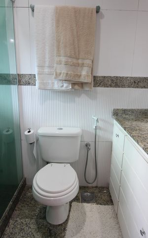 Casa de condomínio à venda com 215m², 4 quartos e 2 vagasBanheiro da suíte