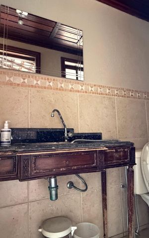 Casa de condomínio à venda com 215m², 4 quartos e 2 vagas Casa de condomínio à venda com 215m², 4 quartos e 2 vagasQuintal - Banheiro