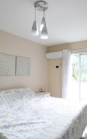 Casa de condomínio à venda com 215m², 4 quartos e 2 vagasSuíte