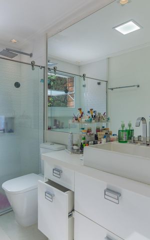 Apartamento à venda com 150m², 3 quartos e 4 vagas Apartamento à venda com 150m², 3 quartos e 4 vagasBanheiro da Suíte