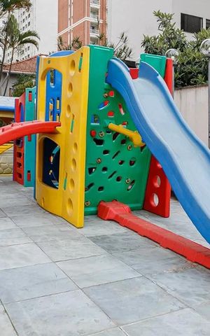 Apartamento à venda com 150m², 3 quartos e 4 vagas Apartamento à venda com 150m², 3 quartos e 4 vagasÁrea comum - Playground