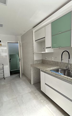Apartamento à venda com 140m², 3 quartos e 2 vagasCozinha