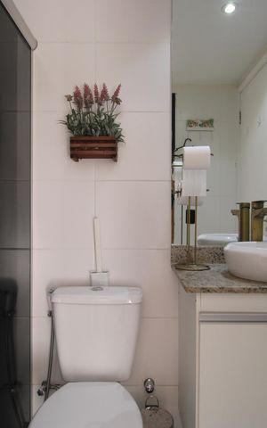 Apartamento à venda com 154m², 3 quartos e 1 vagaBanheiro canadense da suíte 2 