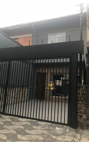 Casa para alugar com 100m², 3 quartos e 1 vaga Casa para alugar com 100m², 3 quartos e 1 vagaFachada