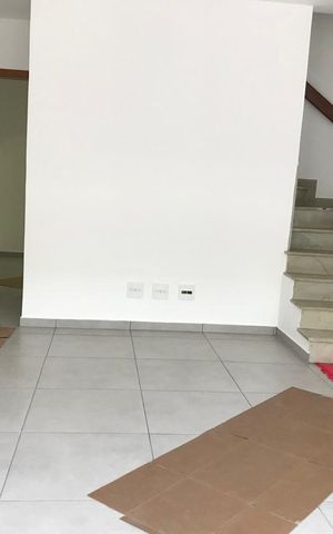 Casa para alugar com 100m², 3 quartos e 1 vaga Casa para alugar com 100m², 3 quartos e 1 vagaSala