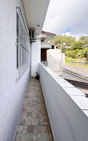 Casa à venda com 326m², 3 quartos e 4 vagas Casa à venda com 326m², 3 quartos e 4 vagasSacada - Casa 1