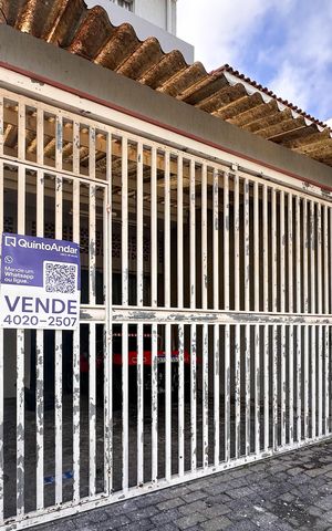 Casa à venda com 326m², 3 quartos e 4 vagas Casa à venda com 326m², 3 quartos e 4 vagasFachada
