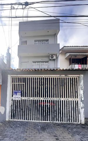 Casa à venda com 326m², 3 quartos e 4 vagas Casa à venda com 326m², 3 quartos e 4 vagasFachada