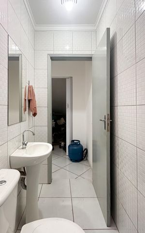 Casa à venda com 326m², 3 quartos e 4 vagas Casa à venda com 326m², 3 quartos e 4 vagasBanheiro Social - Casa 1