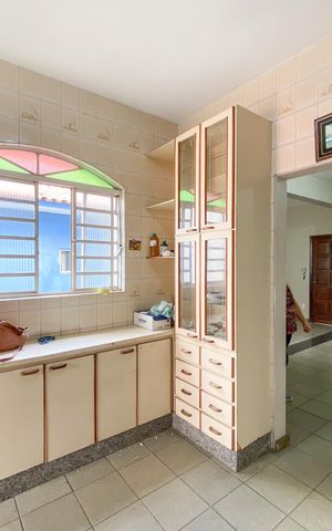 Casa à venda com 360m², 6 quartos e 2 vagas