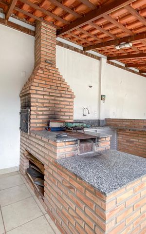 Casa à venda com 360m², 6 quartos e 2 vagas