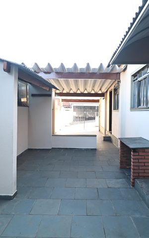Casa à venda com 156m², 2 quartos e 3 vagas Casa à venda com 156m², 2 quartos e 3 vagasÁrea externa