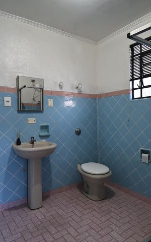 Casa à venda com 156m², 2 quartos e 3 vagas Casa à venda com 156m², 2 quartos e 3 vagasBanheiro