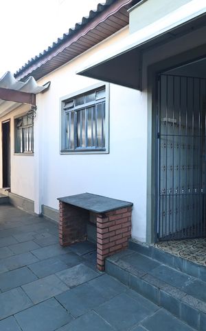 Casa à venda com 156m², 2 quartos e 3 vagas Casa à venda com 156m², 2 quartos e 3 vagasÁrea externa