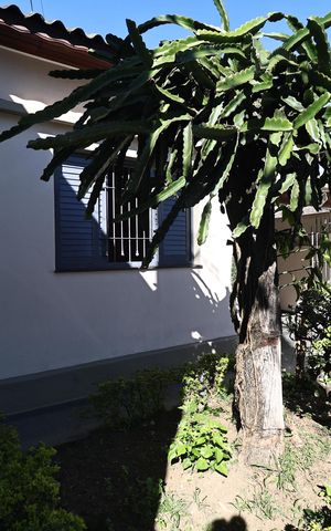 Casa à venda com 156m², 2 quartos e 3 vagas Casa à venda com 156m², 2 quartos e 3 vagasGaragem