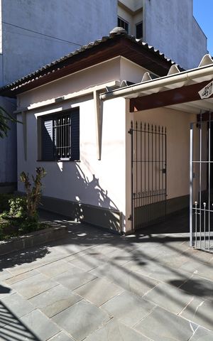 Casa à venda com 156m², 2 quartos e 3 vagas Casa à venda com 156m², 2 quartos e 3 vagasGaragem