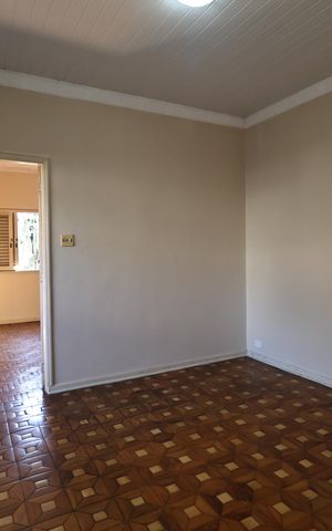 Casa à venda com 156m², 2 quartos e 3 vagas Casa à venda com 156m², 2 quartos e 3 vagasSala