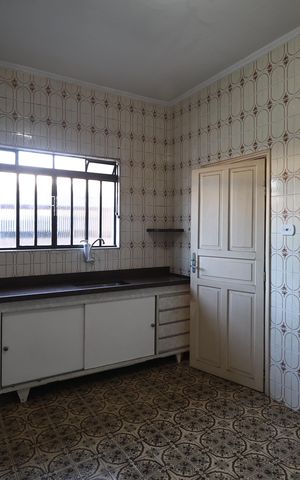 Casa à venda com 156m², 2 quartos e 3 vagas Casa à venda com 156m², 2 quartos e 3 vagasCozinha
