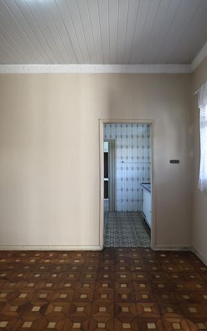 Casa à venda com 156m², 2 quartos e 3 vagas Casa à venda com 156m², 2 quartos e 3 vagasSala