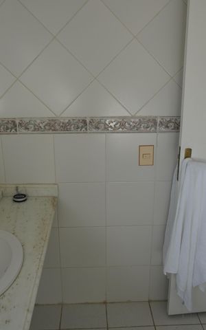 Casa de condomínio à venda com 313m², 4 quartos e 4 vagasBanheiro da Suíte 1