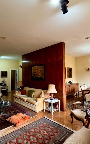 Casa à venda com 328m², 4 quartos e 2 vagas