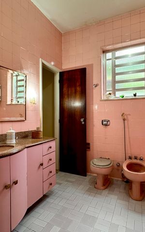 Casa à venda com 328m², 4 quartos e 2 vagas