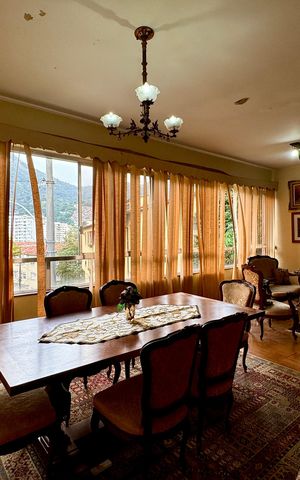 Casa à venda com 328m², 4 quartos e 2 vagas