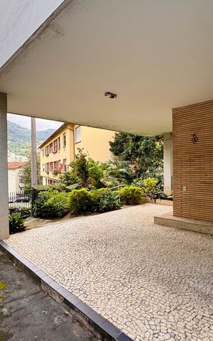 Casa à venda com 328m², 4 quartos e 2 vagas