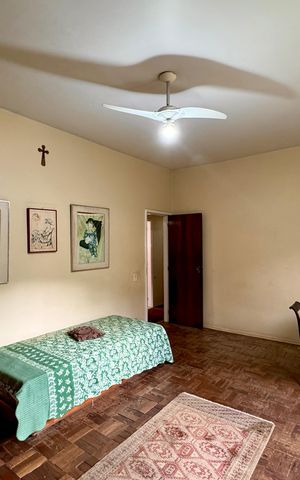 Casa à venda com 328m², 4 quartos e 2 vagas