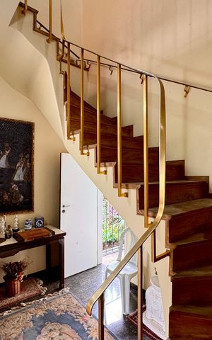 Casa à venda com 328m², 4 quartos e 2 vagas