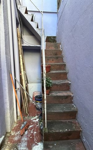 Casa à venda com 80m², 2 quartos e sem vagaEscada