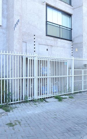 Apartamento para alugar com 33m², 2 quartos e sem vagaPlaca grande instalada na grade da fachada do condomínio no dia 30.06.26 - Código da placa: WYNY-768