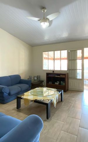 Casa à venda com 318m², 5 quartos e 4 vagas Casa à venda com 318m², 5 quartos e 4 vagasSala de Estar