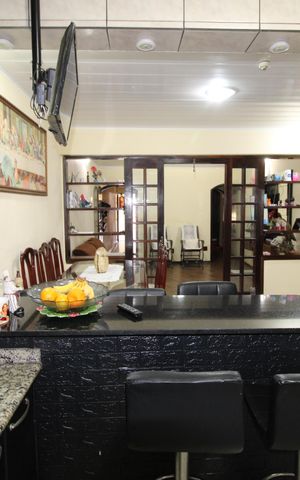 Casa à venda com 280m², 4 quartos e 4 vagasSala / Cozinha