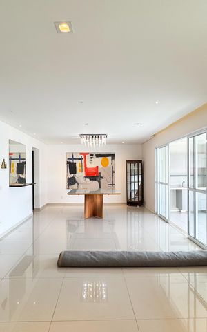 Apartamento para alugar com 155m², 3 quartos e 3 vagas Apartamento para alugar com 155m², 3 quartos e 3 vagasSala