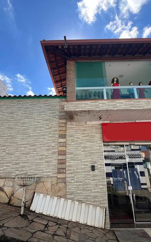 Casa à venda com 400m², 4 quartos e 6 vagas Casa à venda com 400m², 4 quartos e 6 vagasFachada