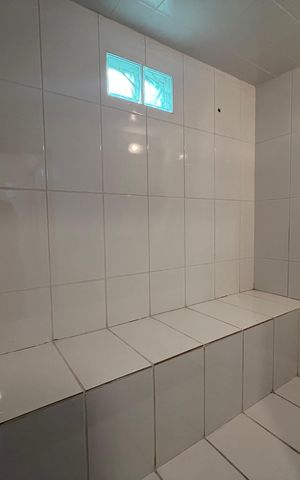 Casa à venda com 400m², 4 quartos e 6 vagas Casa à venda com 400m², 4 quartos e 6 vagasSaúna