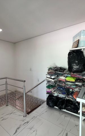 Casa à venda com 400m², 4 quartos e 6 vagas Casa à venda com 400m², 4 quartos e 6 vagasLoja