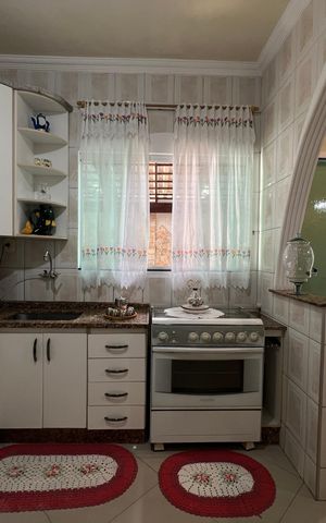 Casa à venda com 400m², 4 quartos e 6 vagas Casa à venda com 400m², 4 quartos e 6 vagasCozinha