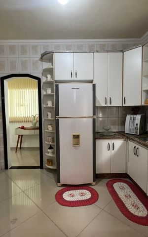 Casa à venda com 400m², 4 quartos e 6 vagas Casa à venda com 400m², 4 quartos e 6 vagasCozinha