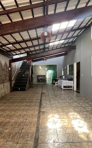 Casa à venda com 400m², 4 quartos e 6 vagas Casa à venda com 400m², 4 quartos e 6 vagasGaragem