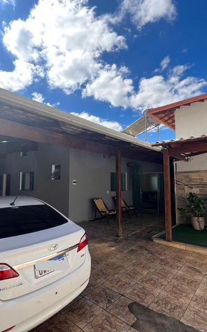 Casa à venda com 400m², 4 quartos e 6 vagas Casa à venda com 400m², 4 quartos e 6 vagasGaragem