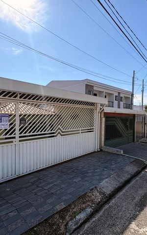Casa à venda com 138m², 2 quartos e 2 vagas Casa à venda com 138m², 2 quartos e 2 vagasFachada + plaquinha YSQQ-190