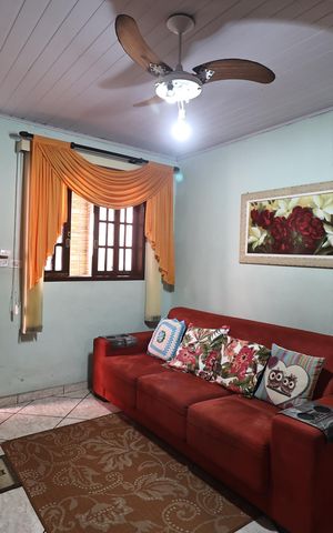 Casa à venda com 138m², 2 quartos e 2 vagas Casa à venda com 138m², 2 quartos e 2 vagasSala
