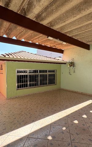 Casa à venda com 138m², 2 quartos e 2 vagas Casa à venda com 138m², 2 quartos e 2 vagasGaragem