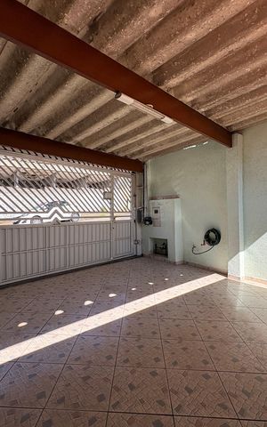 Casa à venda com 138m², 2 quartos e 2 vagas Casa à venda com 138m², 2 quartos e 2 vagasGaragem