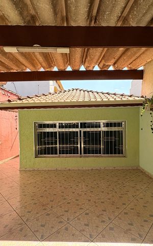 Casa à venda com 138m², 2 quartos e 2 vagas Casa à venda com 138m², 2 quartos e 2 vagasGaragem