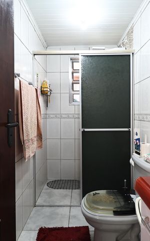 Casa à venda com 138m², 2 quartos e 2 vagas Casa à venda com 138m², 2 quartos e 2 vagasBanheiro